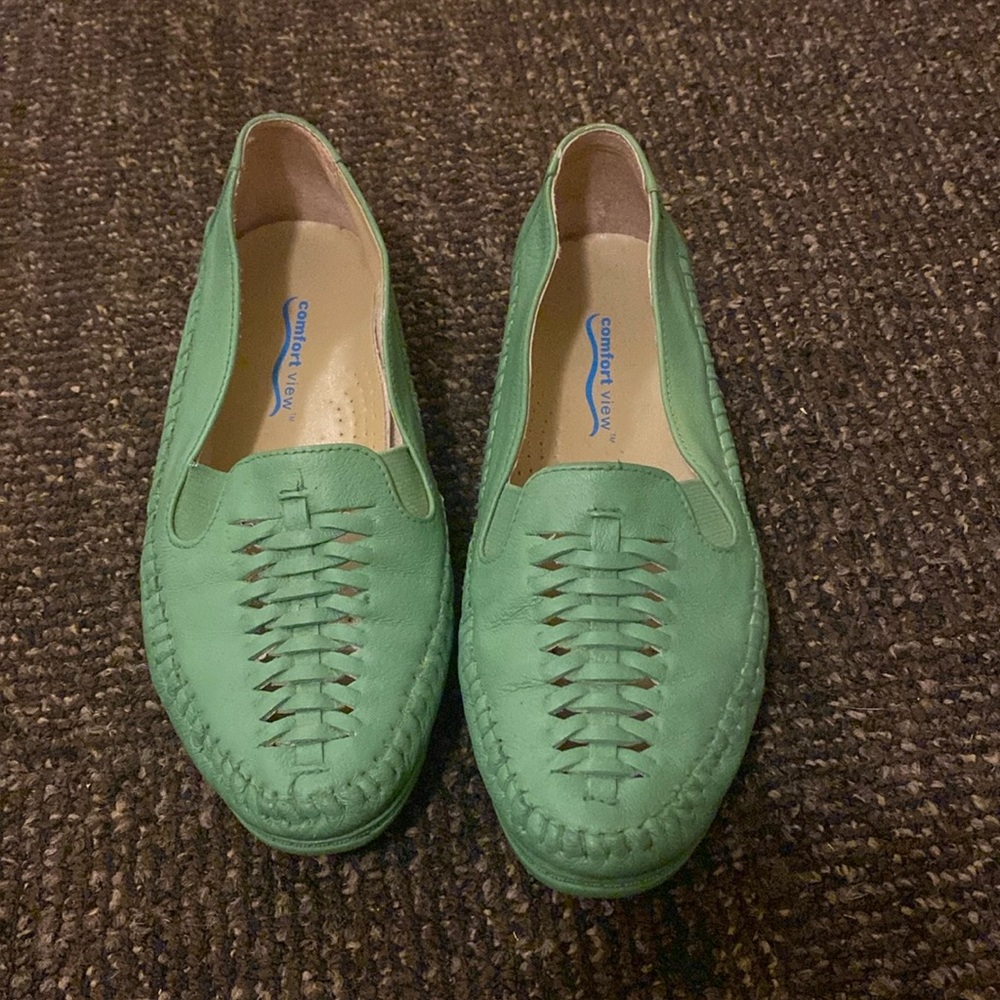 Green man-made leather shoes